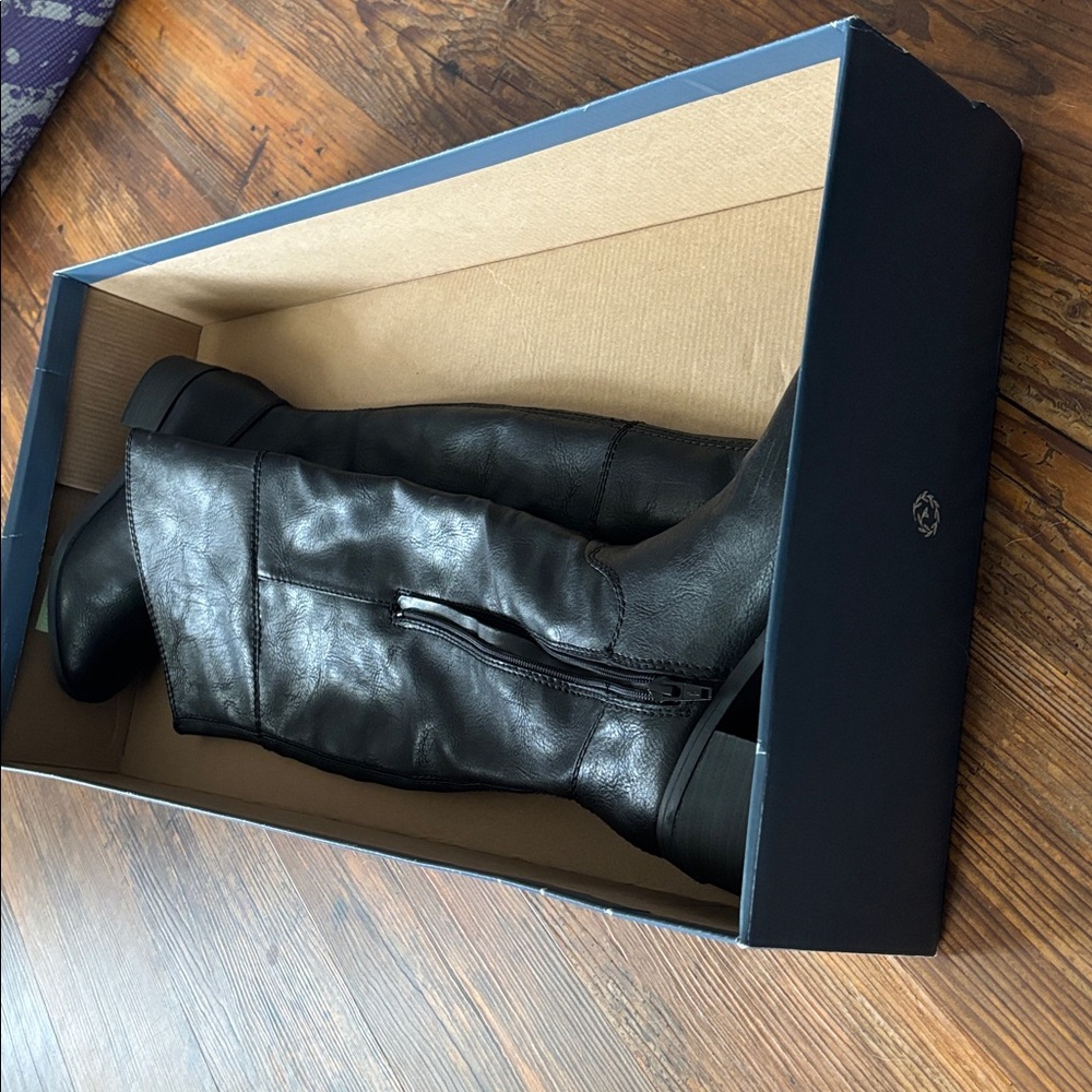 UNIVERSAL THREAD black over the knee boots 6